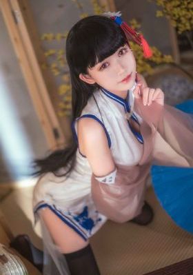 椎名由奈女教师